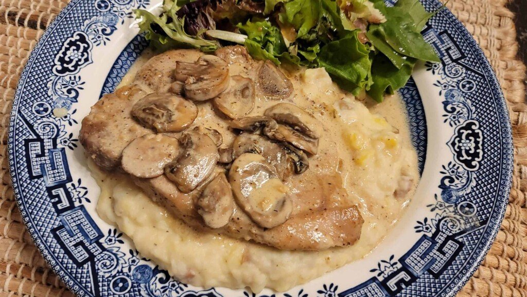 Creamy Skillet Pork Chops and Mushrooms