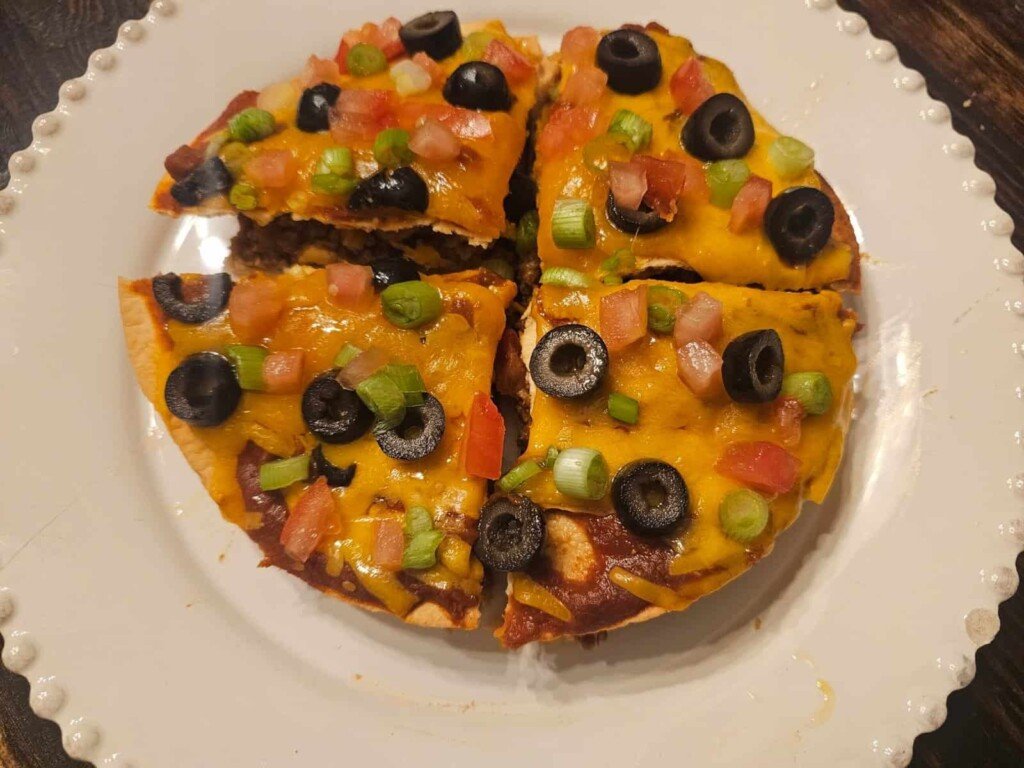 Easy and Delicious Low Carb Mexican Pizza- THM S